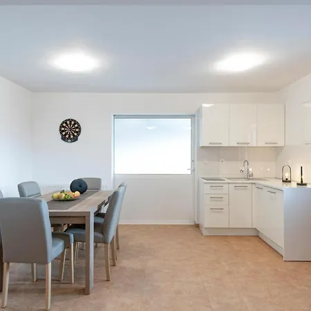 Beautiful In With Kitchen Holiday home