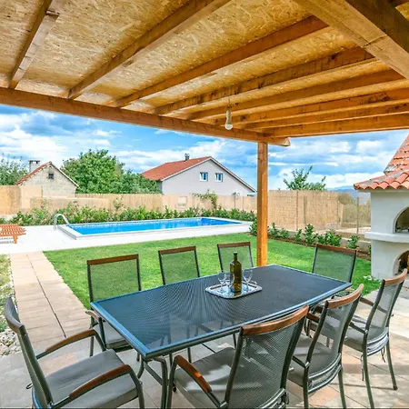 Beautiful In With Kitchen Holiday home *