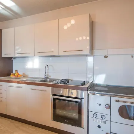 Beautiful In With Kitchen Imotski